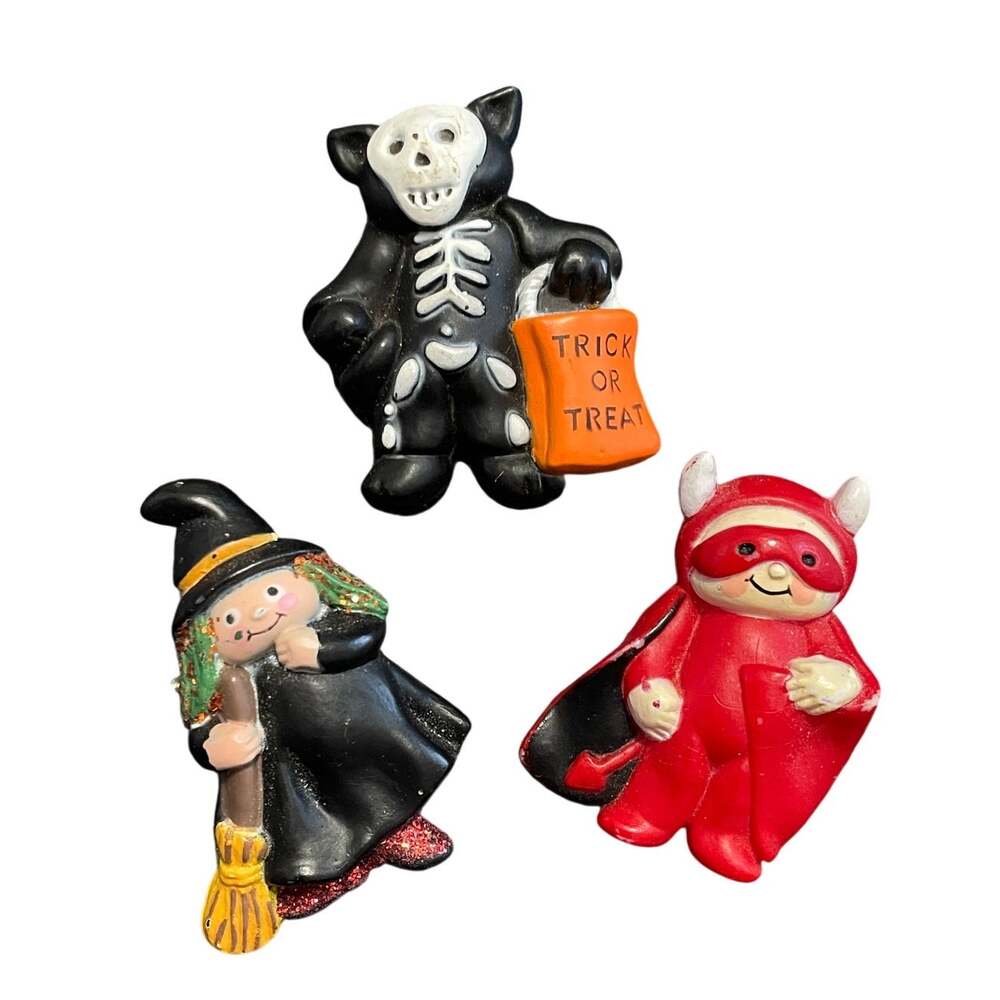 Vintage Fun World Plastic Halloween Pins Lot Witch Devil Skeleton Cat 80s